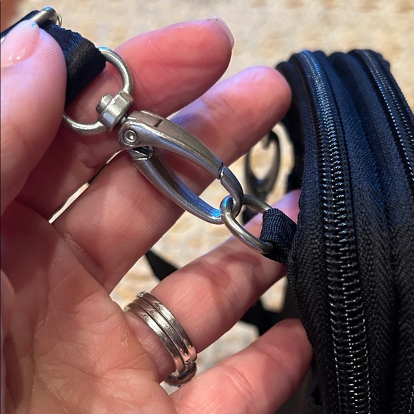 Baggallini Stylish Black Crossbody Bag - Picture 5 of 11